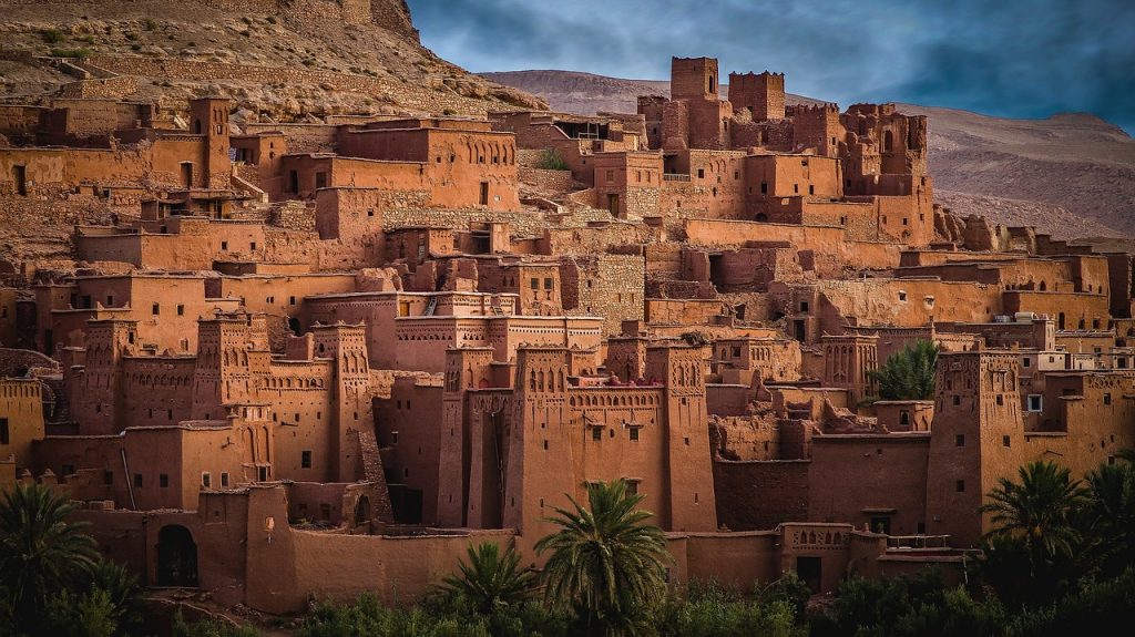 بحث جاهز باللغة الانجليزية مترجم للعربية عن السياحة في المغرب