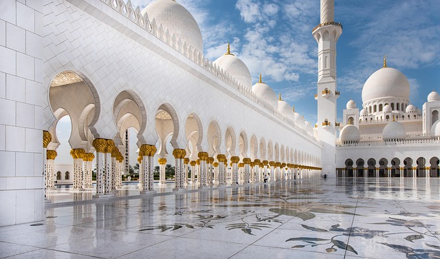 أشهر المعالم التاريخية في أبو ظبي Abu Dhabi بالانجليزية والعربية