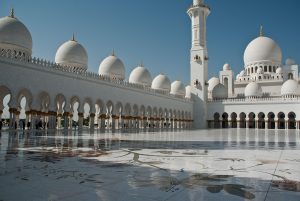 أشهر المعالم التاريخية في أبو ظبي Abu Dhabi بالانجليزية والعربية