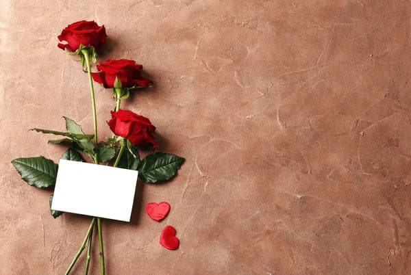 عبارات تكتب على باقات الورد